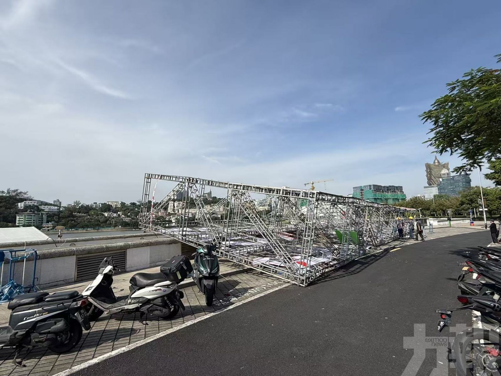 至少八電單車及一私家車受損無人傷